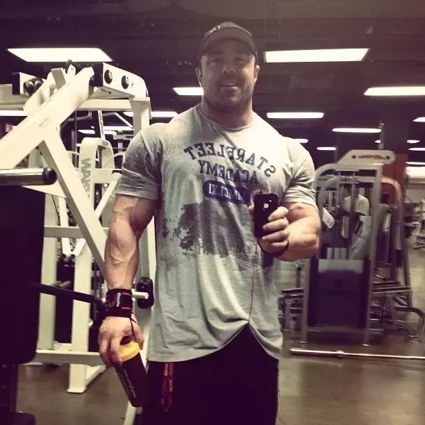 如何提升自己的肩宽,如何扩大自己的肩宽