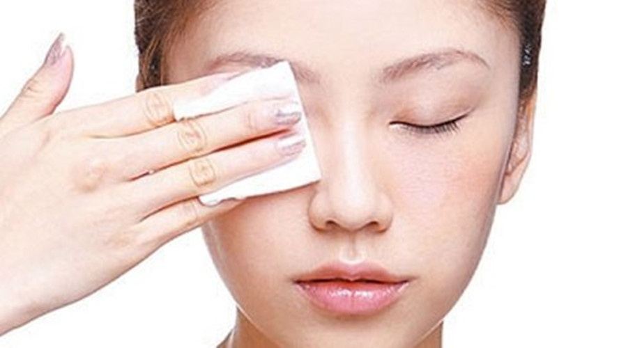 掉进眼睛的睫毛去哪了,睫毛掉在眼睛里怎么快速弄出来