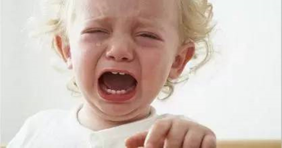 掉进眼睛的睫毛去哪了,睫毛掉在眼睛里怎么快速弄出来