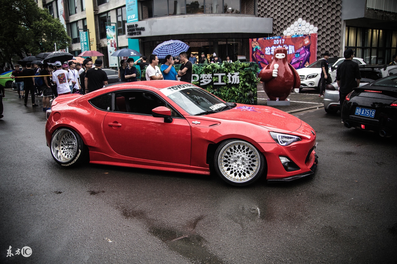 汽车在路上坏了怎么找维修电话,汽车在路上出现故障了怎么办