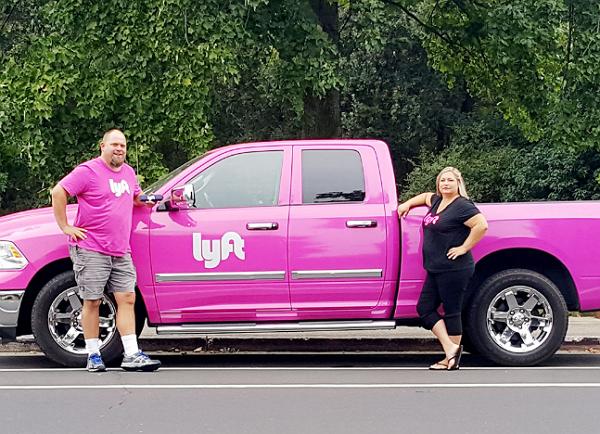 有了车真可以糊口没问题？来看看美国人如何用车养活自己