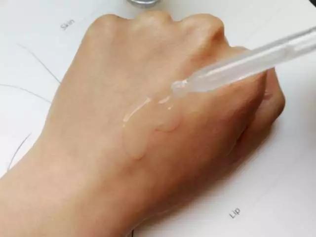 皮肤干燥起皮怎么科学护肤,起皮干燥用什么护肤最好