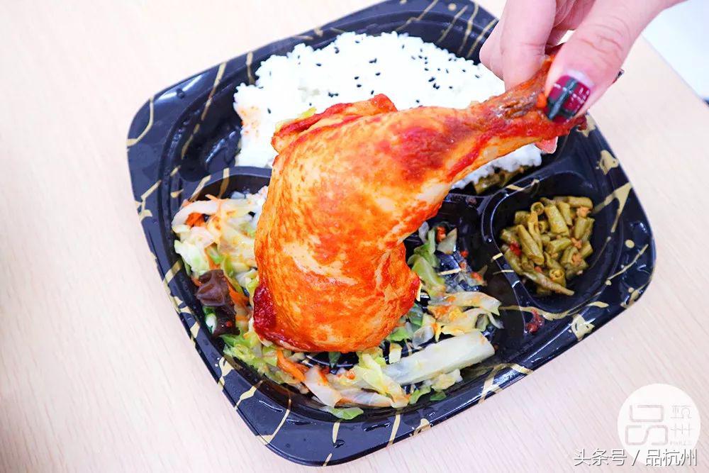 爷竟被这便利店的奥尔良鸡腿饭和大排面种草，药妆种类堪比海淘！