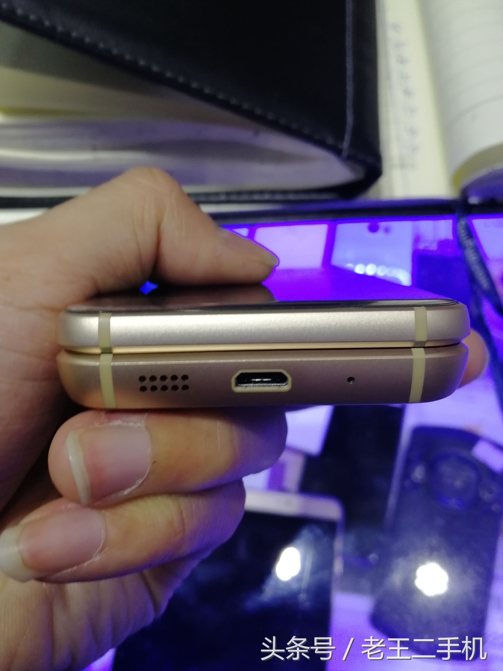 作为成功人士,三星大翻盖w2019你该如何选择