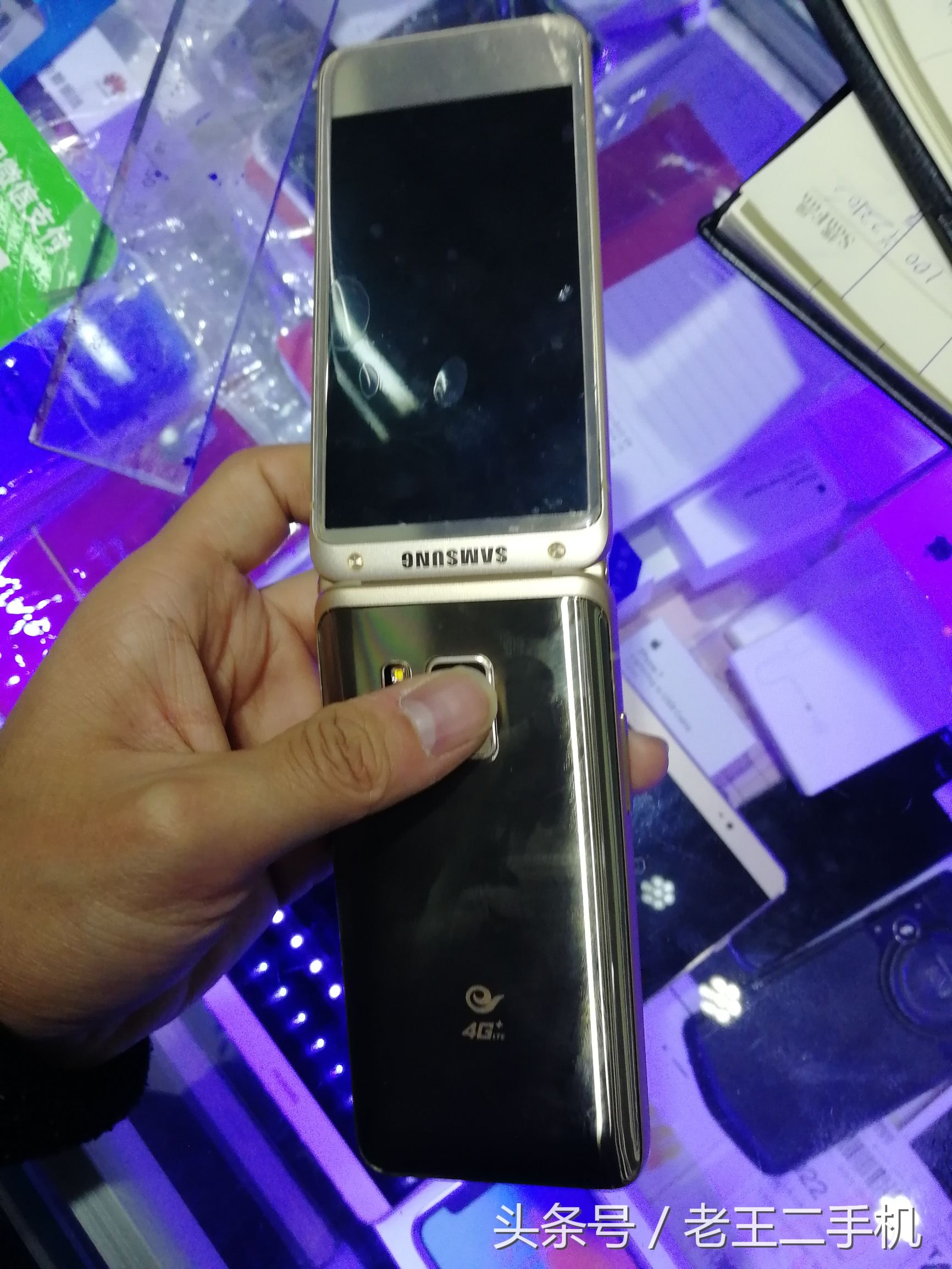 作为成功人士,三星大翻盖w2019你该如何选择