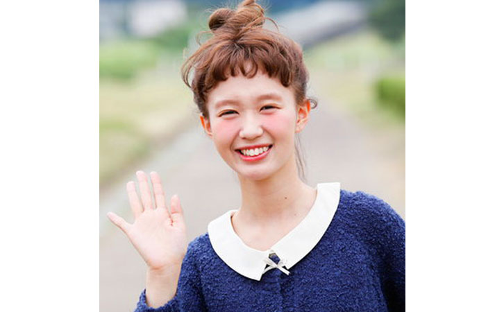 丸子头怎么扎好看又蓬松中长发,杨幂花瓣丸子头的简单扎法蓬松