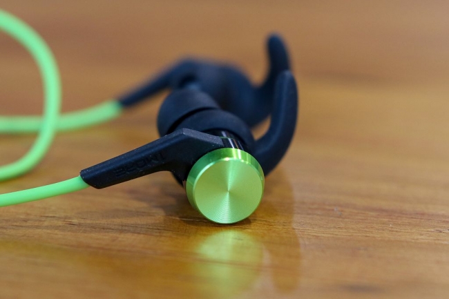 1moreiBfreePlus试玩：经典升级，让iPhone支持高清蓝牙音质