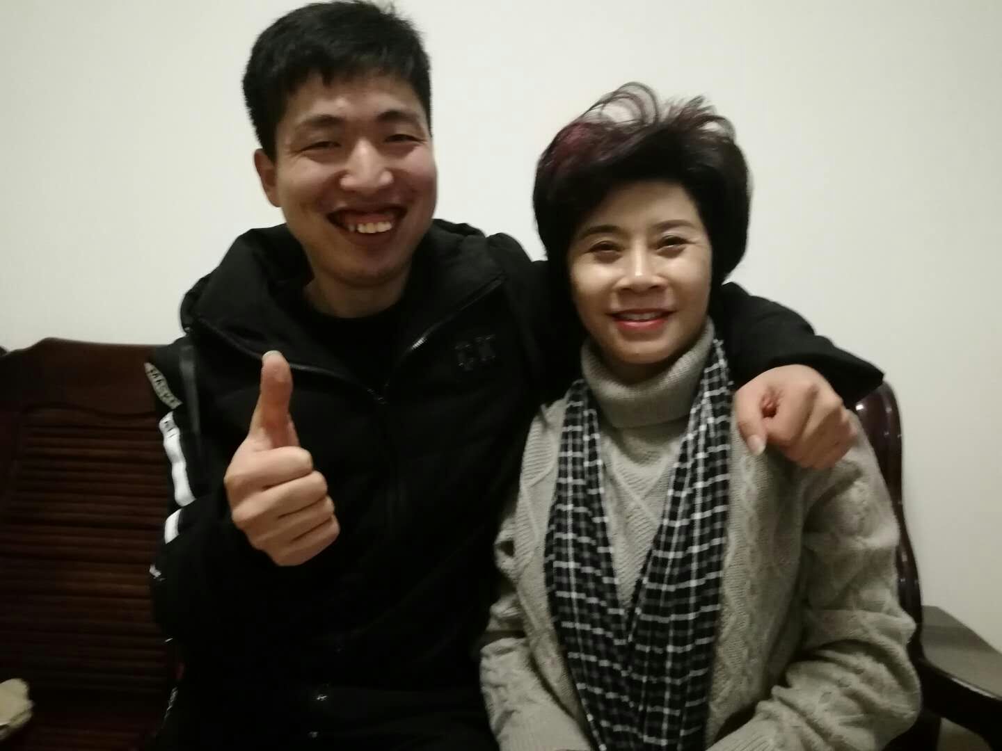 “最强大脑”周玮在绵阳享受快乐时光