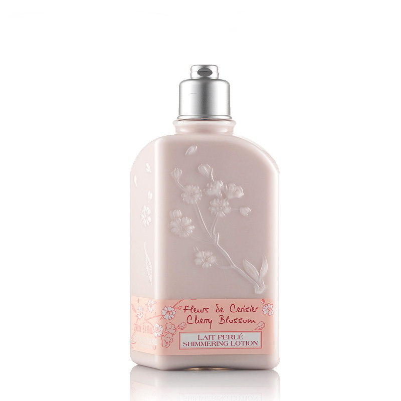 冬天干燥白屑满天飞？那一定是你没用对身体乳！