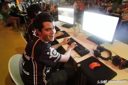 英雄联盟sOAZ微博问答：957很不错但是我比他更强！真的假的？