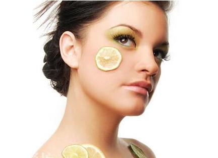 冬天冷水洗脸脸部皮肤干燥起皮,洗完脸后脸上干燥起白皮怎么解决