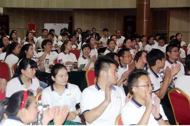 一群人一条心共同为一件事而奋斗,一群人一条心一件事励志文案