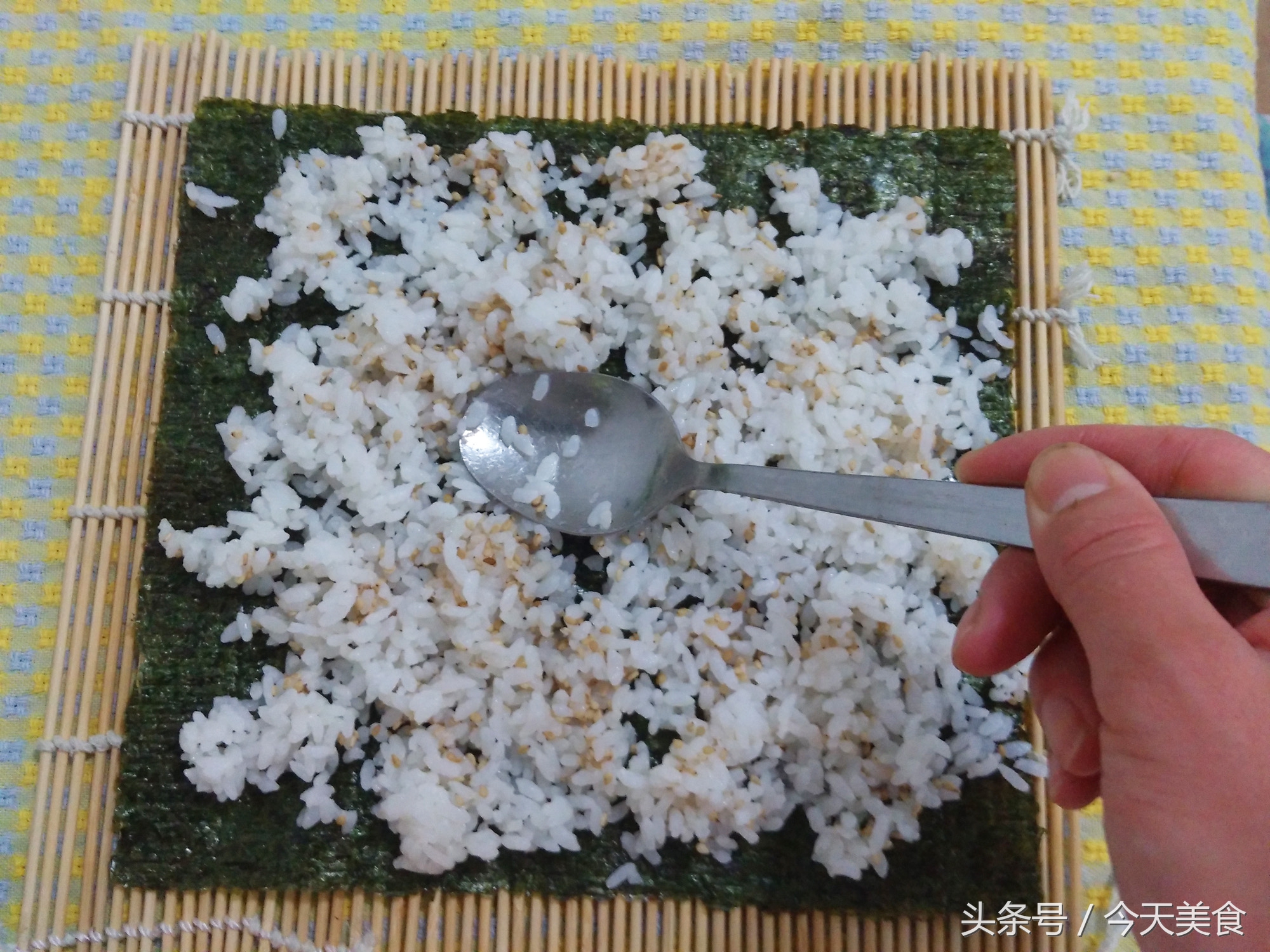 寿司和紫菜包饭别傻傻分不清，教大家怎么做紫菜包饭，好吃又营养