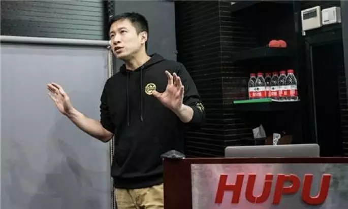 “终于轮到我了，我是融资6.18亿的虎扑，JRs有什么想问的？”