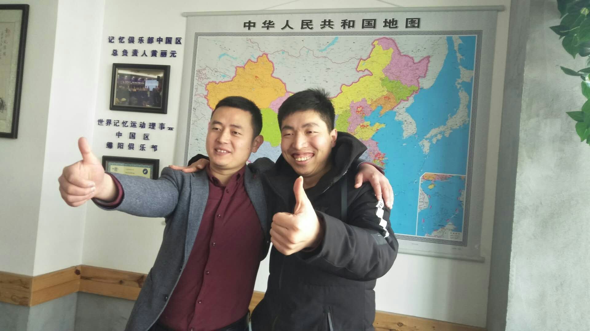 “最强大脑”周玮在绵阳享受快乐时光