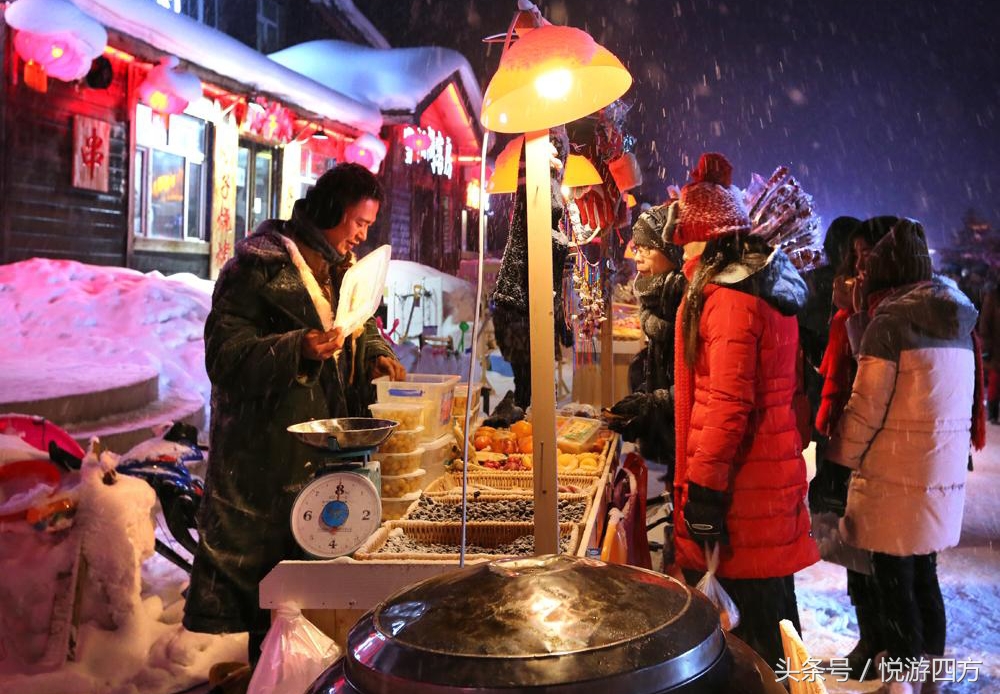 逛大集买年货过大年,雪乡的年货大街红红火火