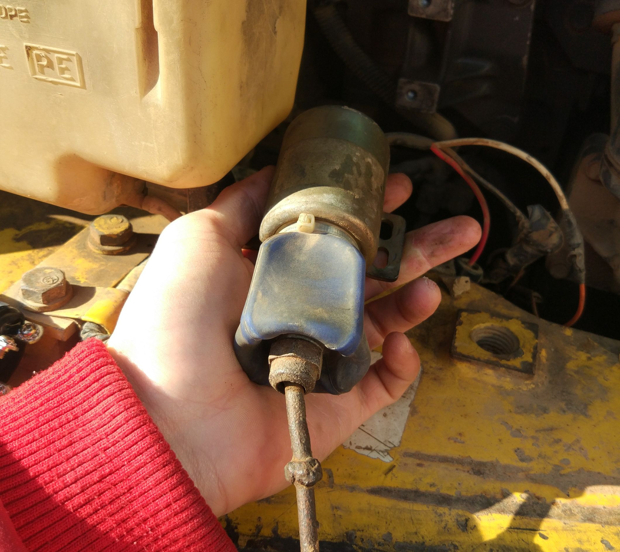 詹阳轮式挖掘机熄火电磁阀在哪,三线熄火电磁阀怎么接线