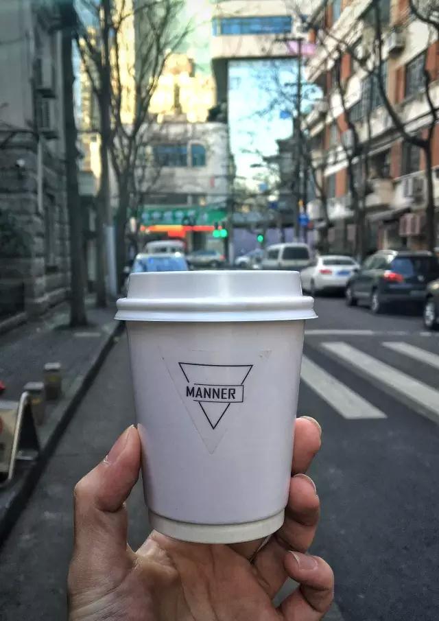 水果店咖啡、菜场咖啡、看魔都这些小窗咖啡店肉搏星爸爸!