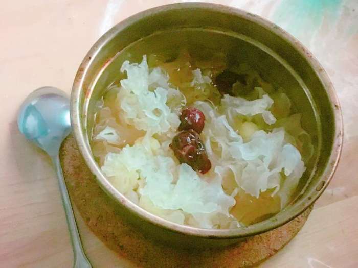 燕窝银耳桃胶莲子羹,冰糖雪梨银耳汤美容养颜