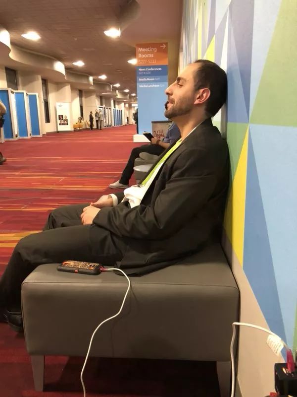 「终结篇」这是玩命的CES，这是玩票的CES｜甲子光年