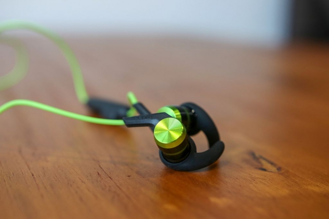 1moreiBfreePlus试玩：经典升级，让iPhone支持高清蓝牙音质