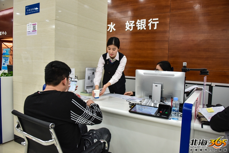 「北海女性」这个女孩不简单！23岁当经理，美丽却不娇气！