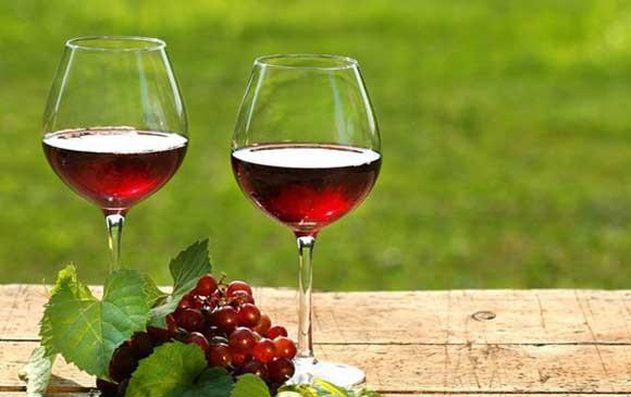 自酿葡萄酒怎么处理不炸瓶,自家酿造的葡萄酒发霉了能喝吗