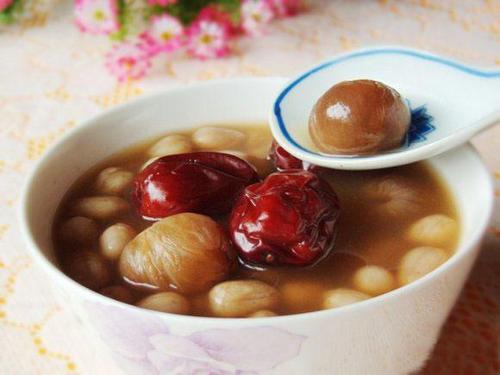 宝宝身上没汗头上汗特别多,宝宝睡觉背上汗多是什么原因