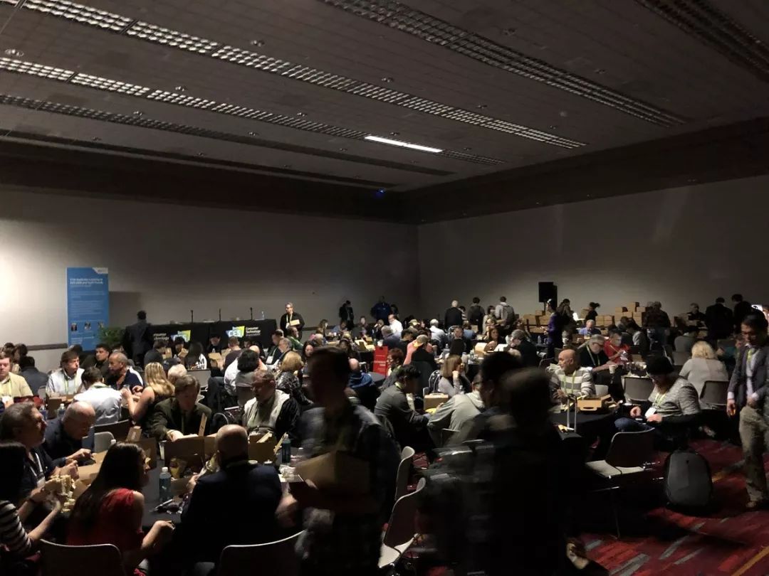 「终结篇」这是玩命的CES，这是玩票的CES｜甲子光年