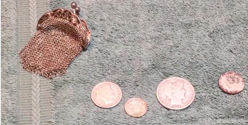 男子在海边捡到一个奇怪的东西,男子捡到奇怪物