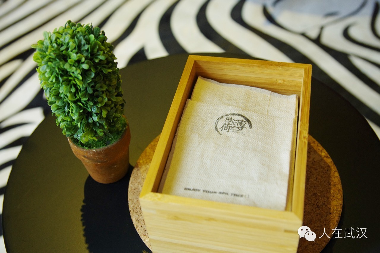 狂爱SPA的90后美女和她的精油王国