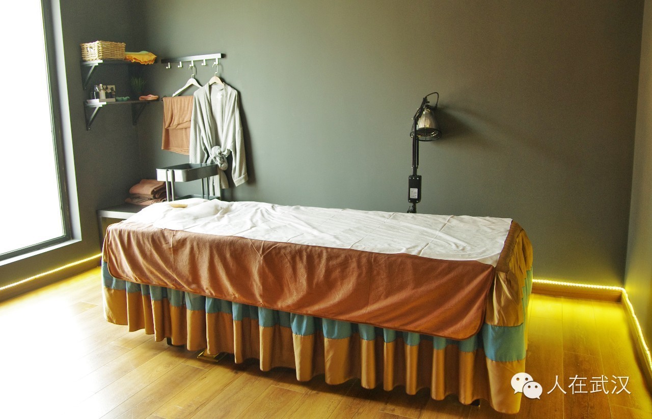 狂爱SPA的90后美女和她的精油王国