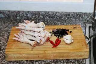 无骨鸡爪爆款榜第一,无骨黑鸡爪超脆