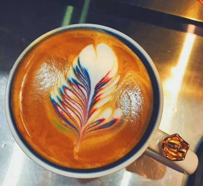 水果店咖啡、菜场咖啡、看魔都这些小窗咖啡店肉搏星爸爸!