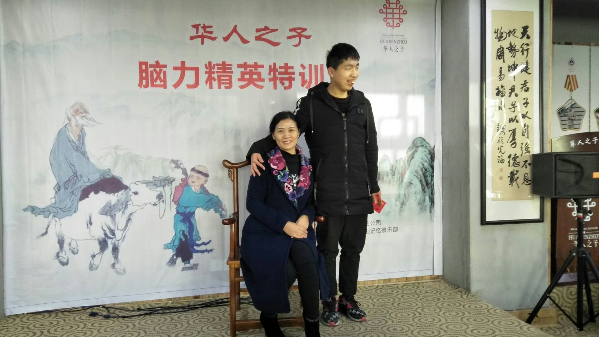 “最强大脑”周玮在绵阳享受快乐时光