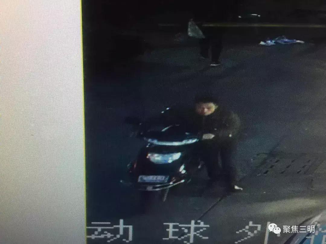 公安悬赏10万元看到此人立即报警,悬赏30万元看到这3个人马上报警