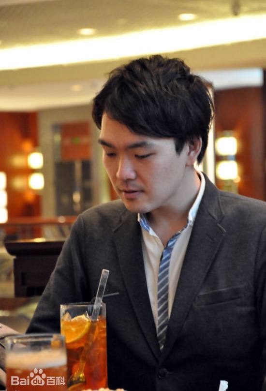 你喜欢的动漫原著作者长什么样？橘公司最帅！丸户老贼吃我一剑！