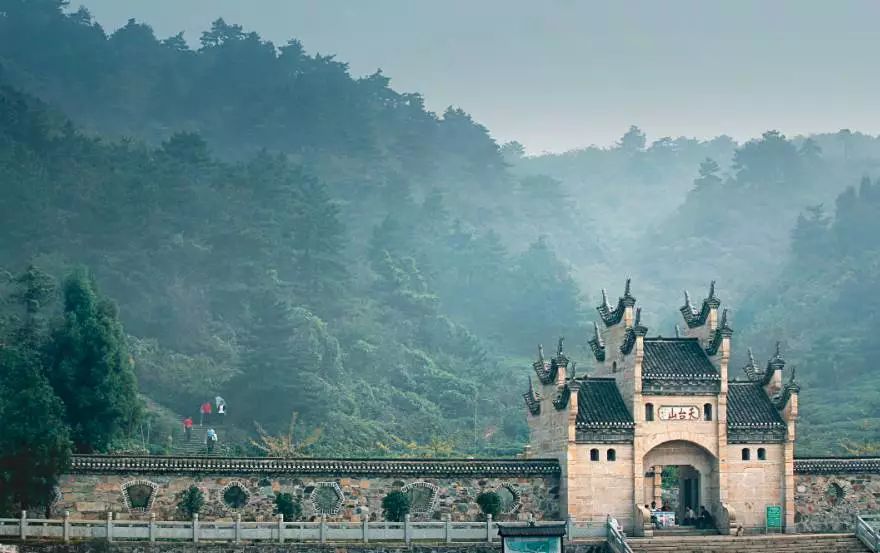 黄冈，这里不只有学霸和试卷