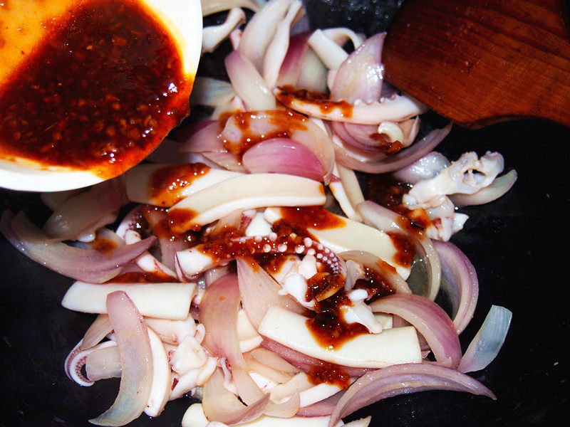 正宗铁板鱿鱼制作方法视频,自制铁板鱿鱼酱料的做法