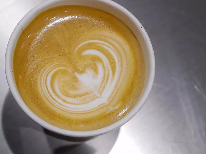 水果店咖啡、菜场咖啡、看魔都这些小窗咖啡店肉搏星爸爸!