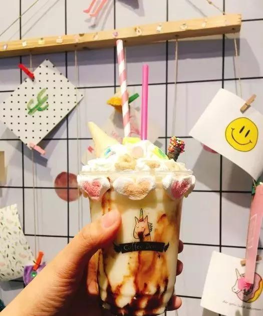 水果店咖啡、菜场咖啡、看魔都这些小窗咖啡店肉搏星爸爸!