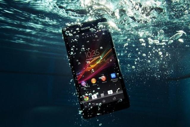 手机掉水里怎么办苹果,手机掉水里怎么办声音变小了