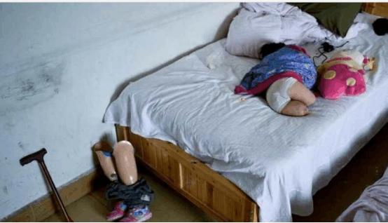 两岁小孩出车祸,三岁小孩出车祸没腿