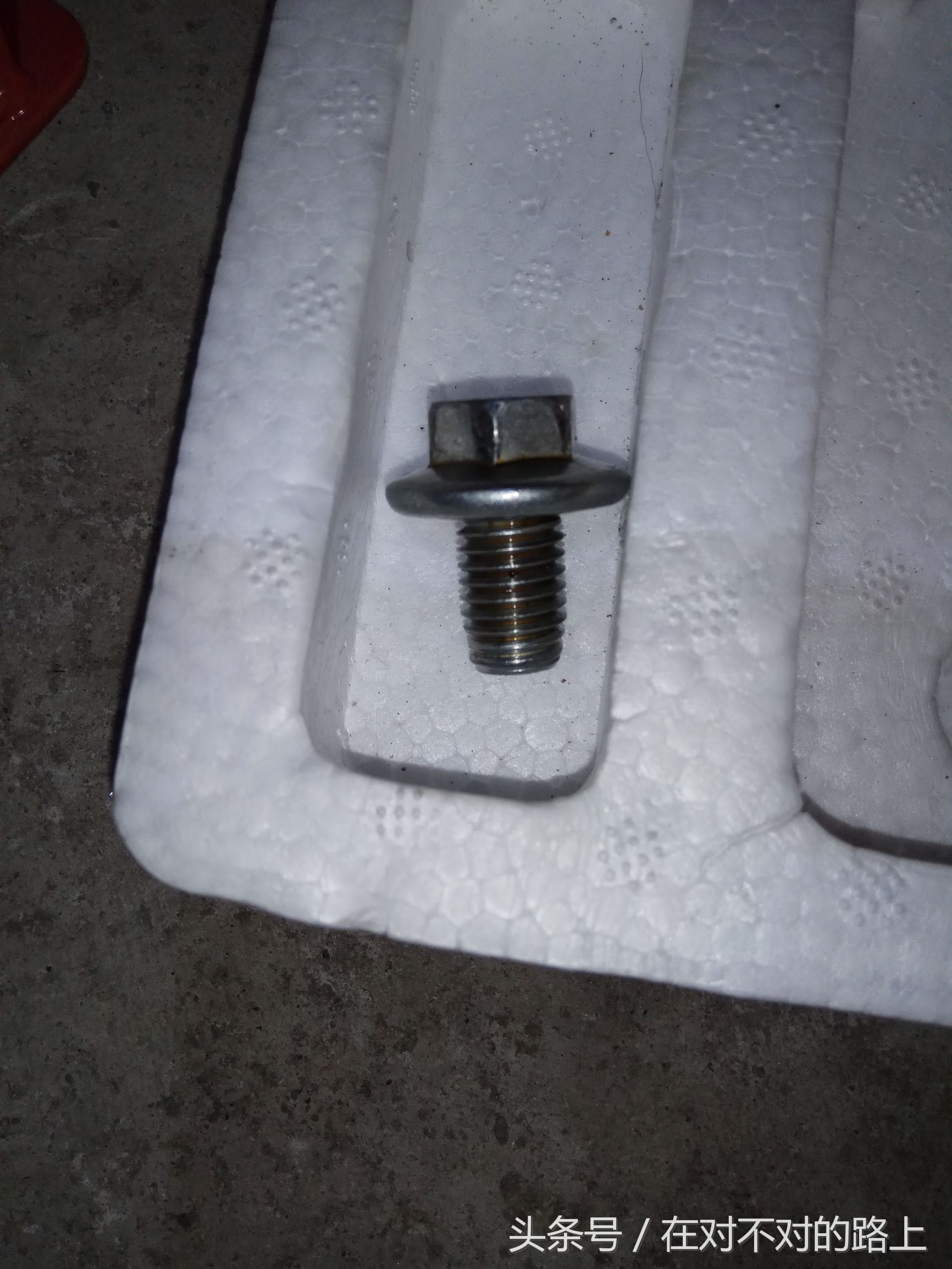 自带机油机滤找汽修厂更换多少钱,自己更换机油机滤