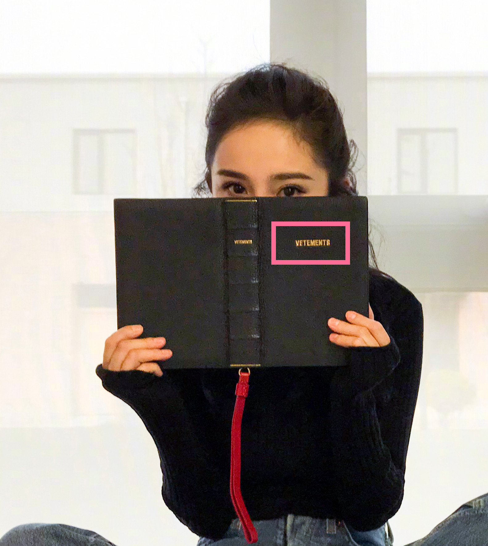 杨幂大方晒私服美照,杨幂晒照秀马甲