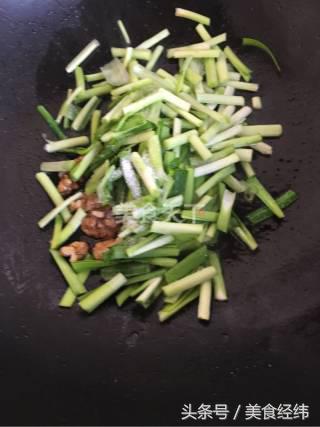 韭菜炒核桃的功效做法大全,韭菜炒核桃详细做法