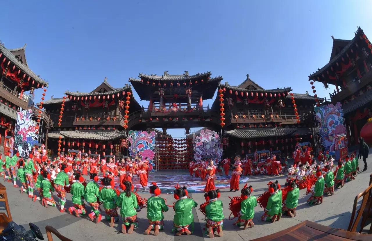 偶遇阎维文朱迅,朱迅东西南北贺新春是春晚吗