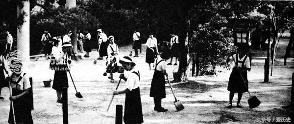 战时狂热的日本女子青年团把青春一心一意献给了侵略