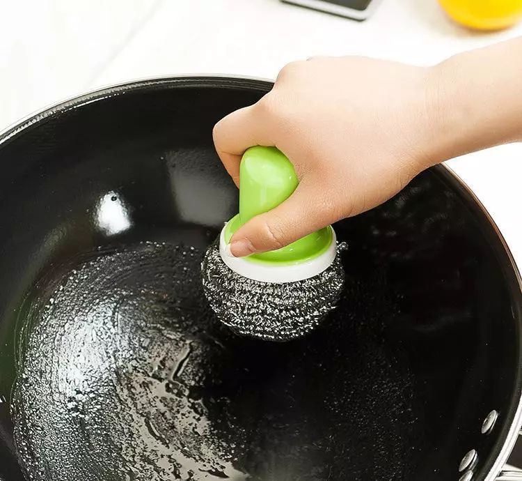 生锈的铁锅怎么除锈又不粘锅,熬粥铁锅生锈了怎么除锈最快