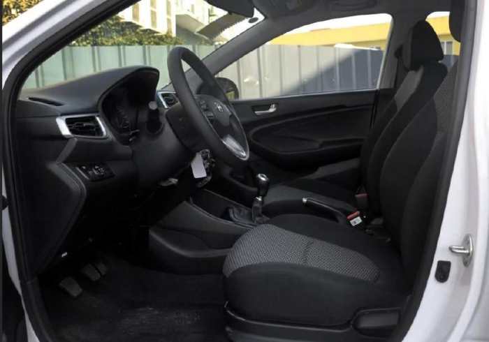 现代瑞纳04年款出厂价,北京现代瑞纳二手车四万左右